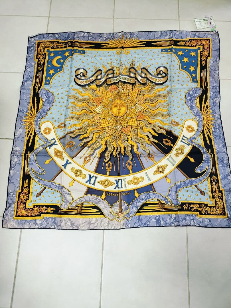 HERMÈS シルクスカーフ 太陽と星 箱付き HERMES 今日一日を楽しむ 太陽 月