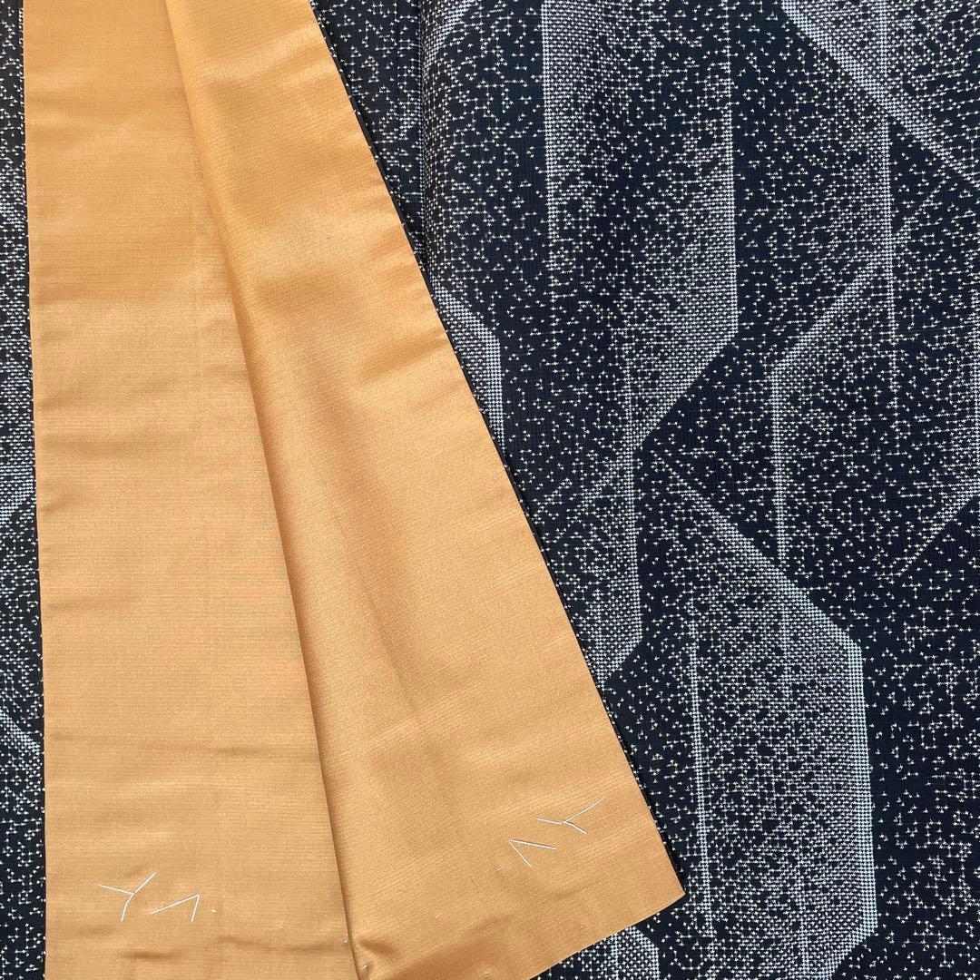 本場大島紬　純泥染　モダンな織柄