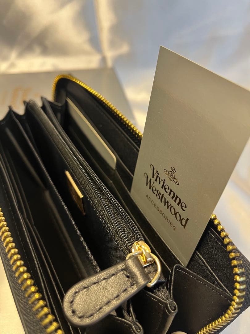 新品 Vivienne Westwood ブラック3色オーブ 長財布