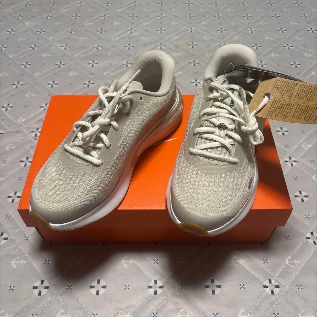 Nike ウィメンズ ランニングシューズ 24.0 新品未使用 ベージュゴールド