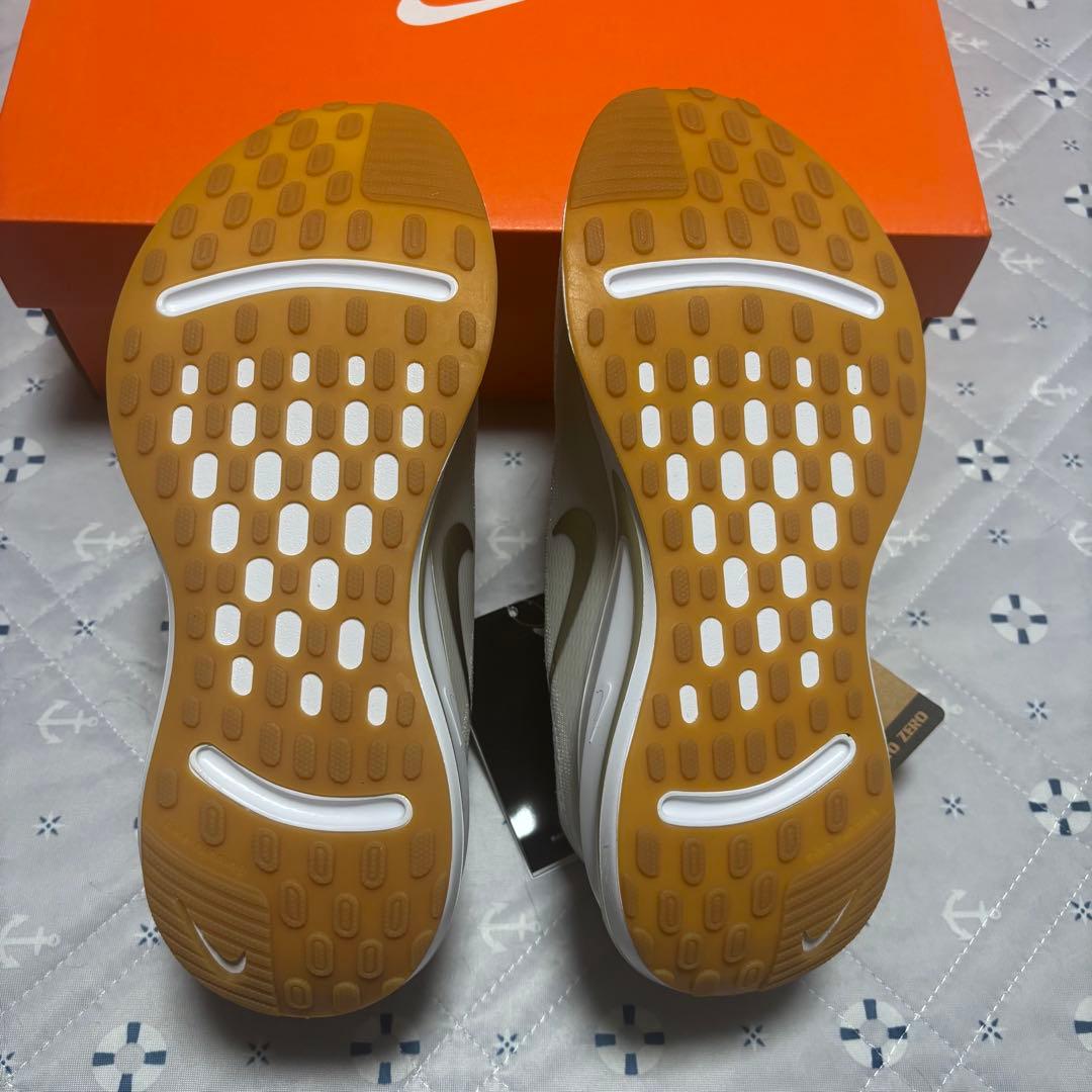 Nike ウィメンズ ランニングシューズ 24.0 新品未使用 ベージュゴールド