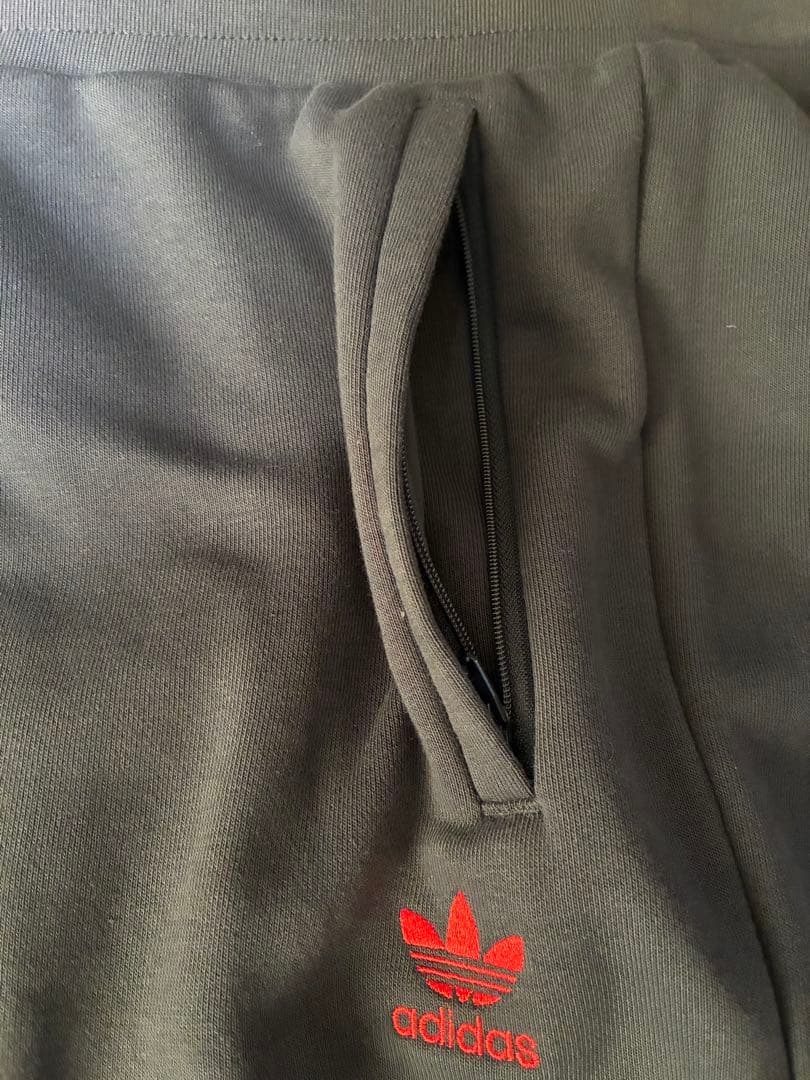 ★新品★ adidasバイエルン・ミュンヘン　エッセンシャルズパンツ　サッカー