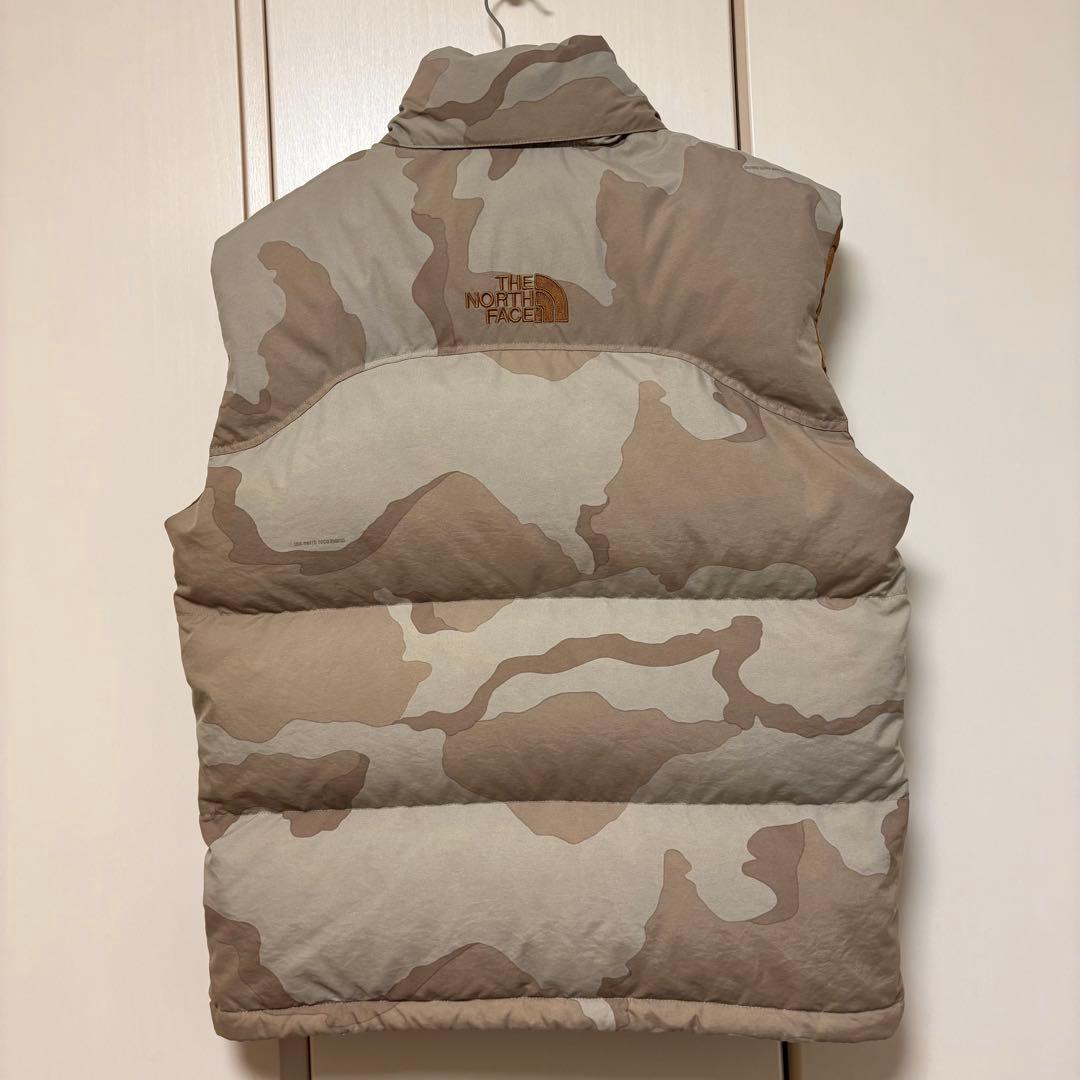 希少 デザート カモ ノースフェイスダウンベスト センターロゴ Mサイズ