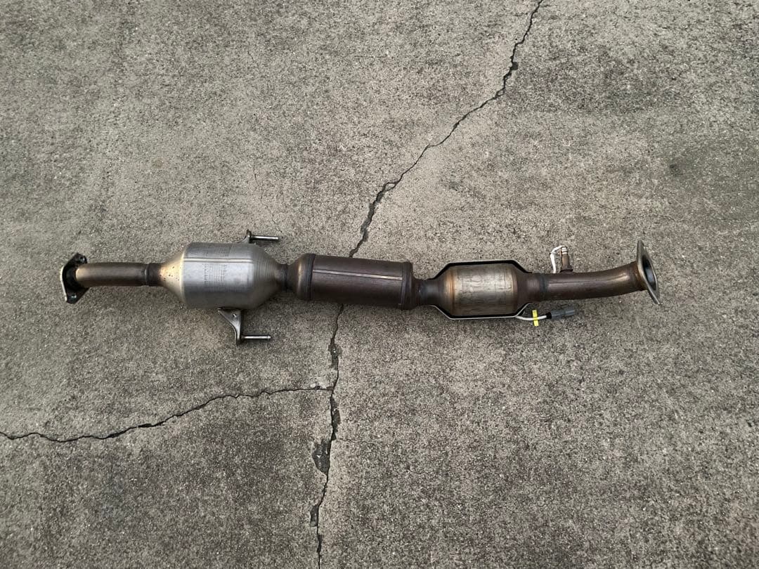 50プリウス 純正 触媒 中間