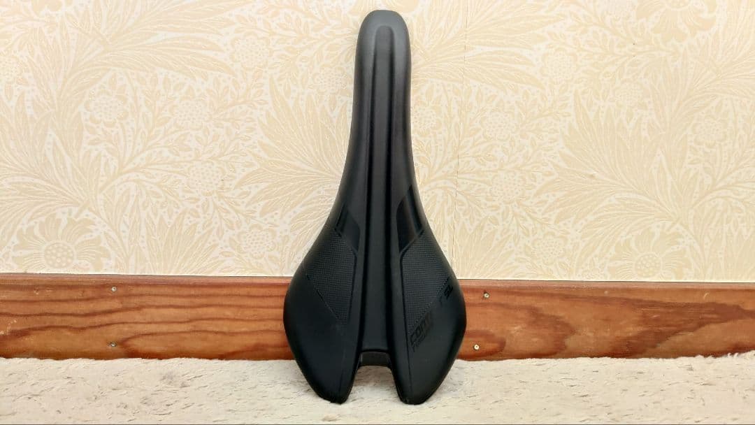 サドル　Giant CONTACT SLR Forward　コンタクトSLR