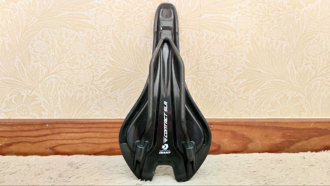 サドル　Giant CONTACT SLR Forward　コンタクトSLR