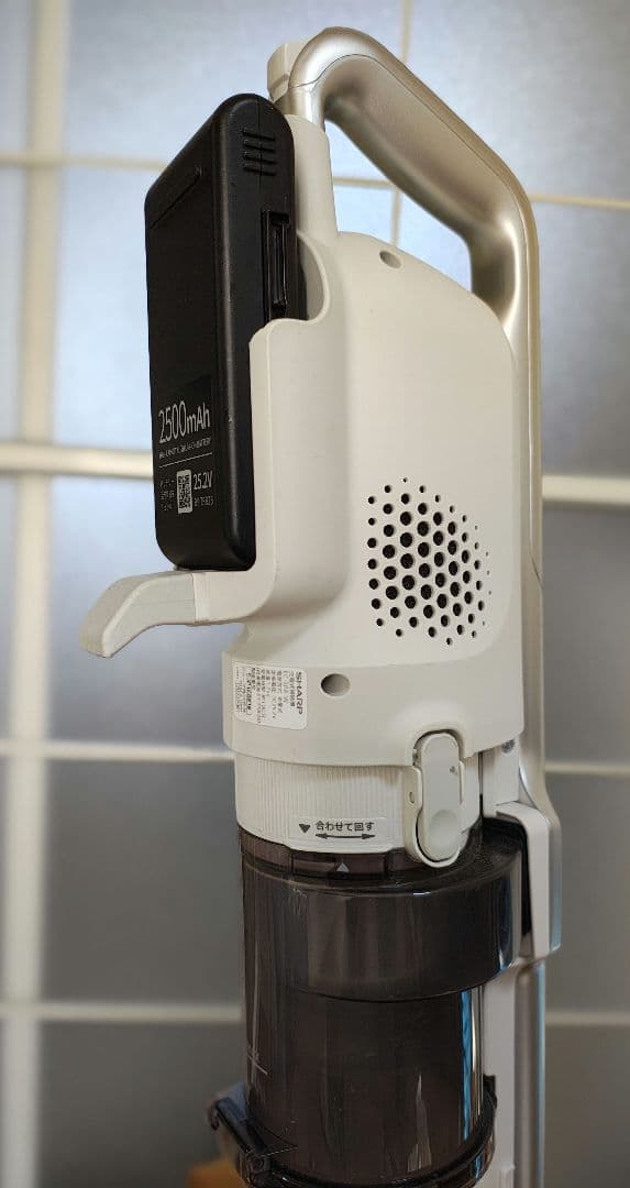 シャープコードレススティック掃除機RACTIVE Air EC-SR8-W