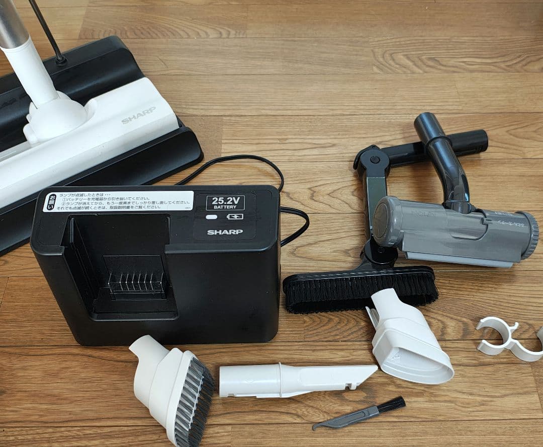 シャープコードレススティック掃除機RACTIVE Air EC-SR8-W