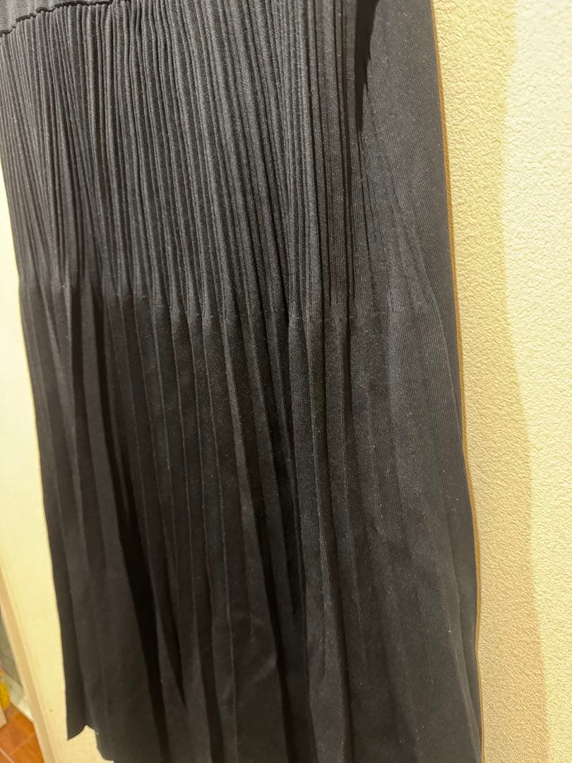 フォクシー ニットワンピースドレス バックプリーツ ブラック 42 白襟