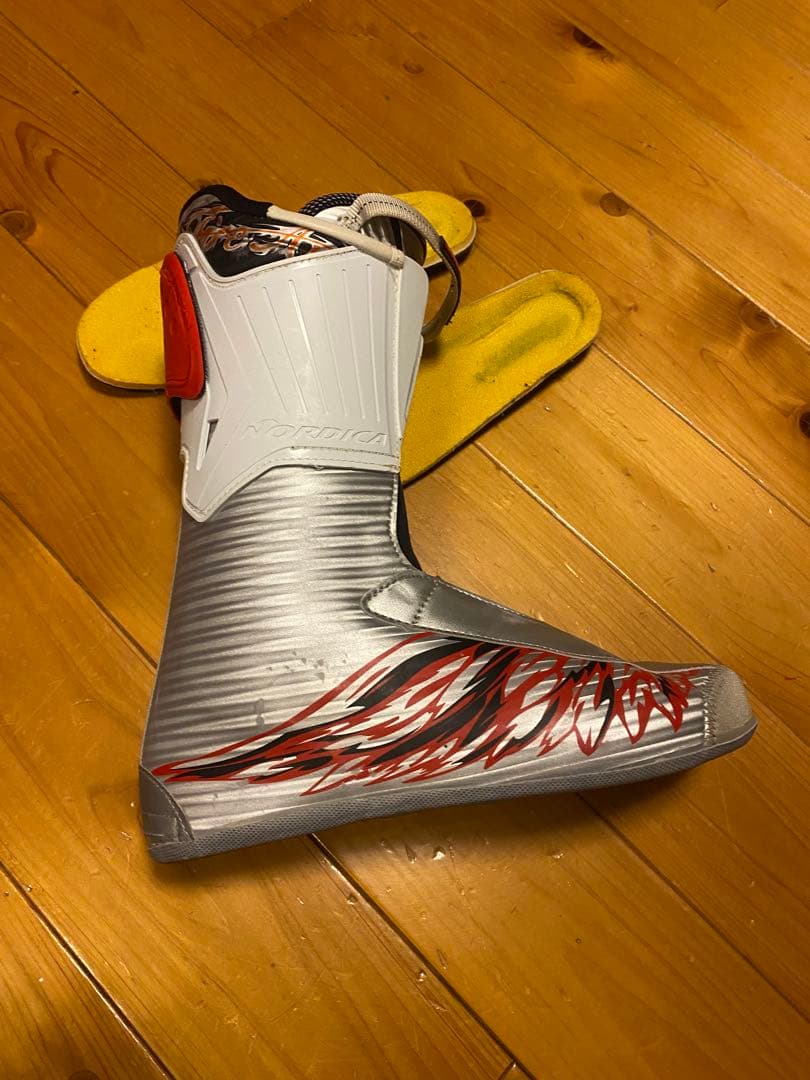 ノルディカ　ファイヤーアロー　スキーブーツ