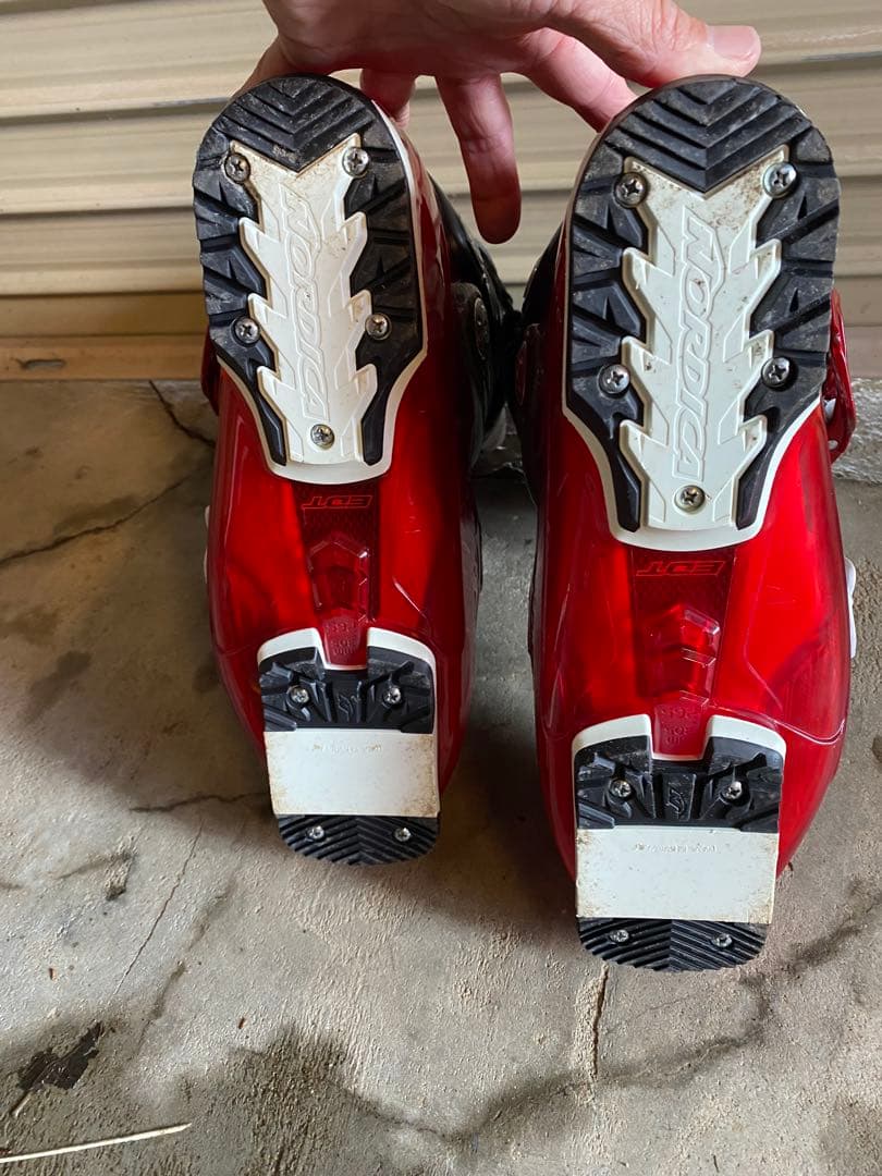 ノルディカ　ファイヤーアロー　スキーブーツ