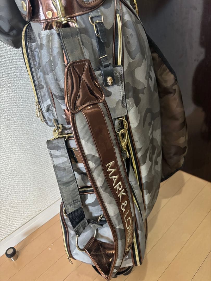 えむえむ　マークアンドロナ　迷彩グレー スカルプリント キャディバッグ