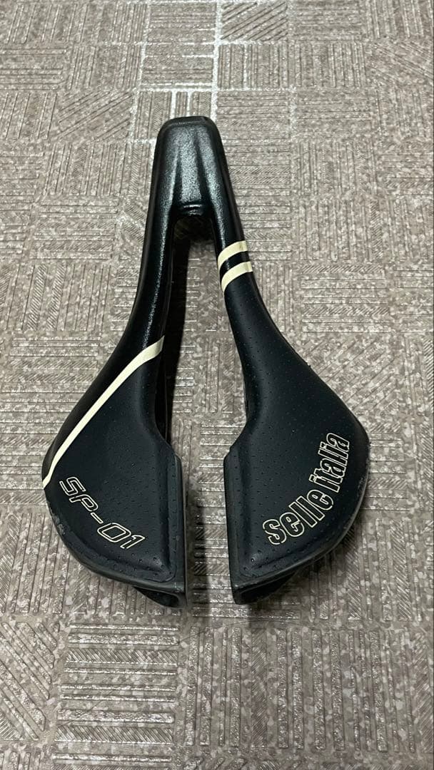 selle italia sp-01 tekno フルカーボンサドル 軽量
