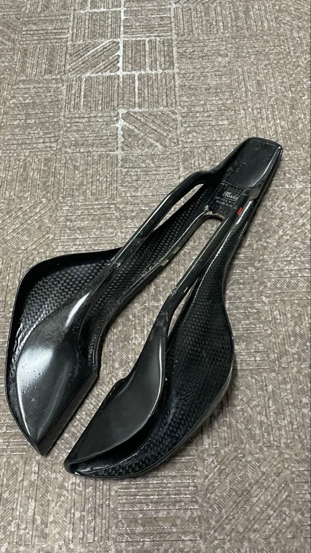 selle italia sp-01 tekno フルカーボンサドル 軽量