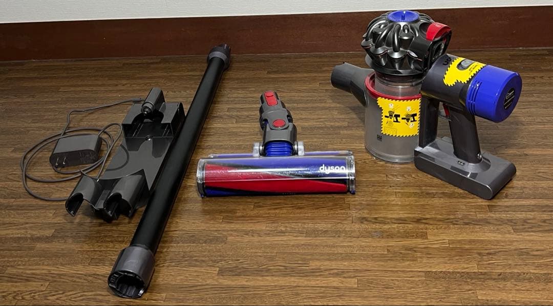 【良品】dyson ダイソン SV10 コードレスクリーナー 掃除機