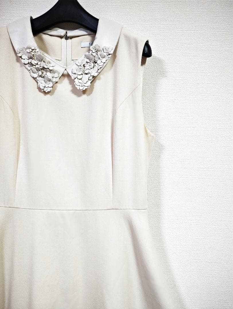 FOXEYフォクシー 美シルエット 花柄モチーフ襟付 清楚ワンピース 40 白