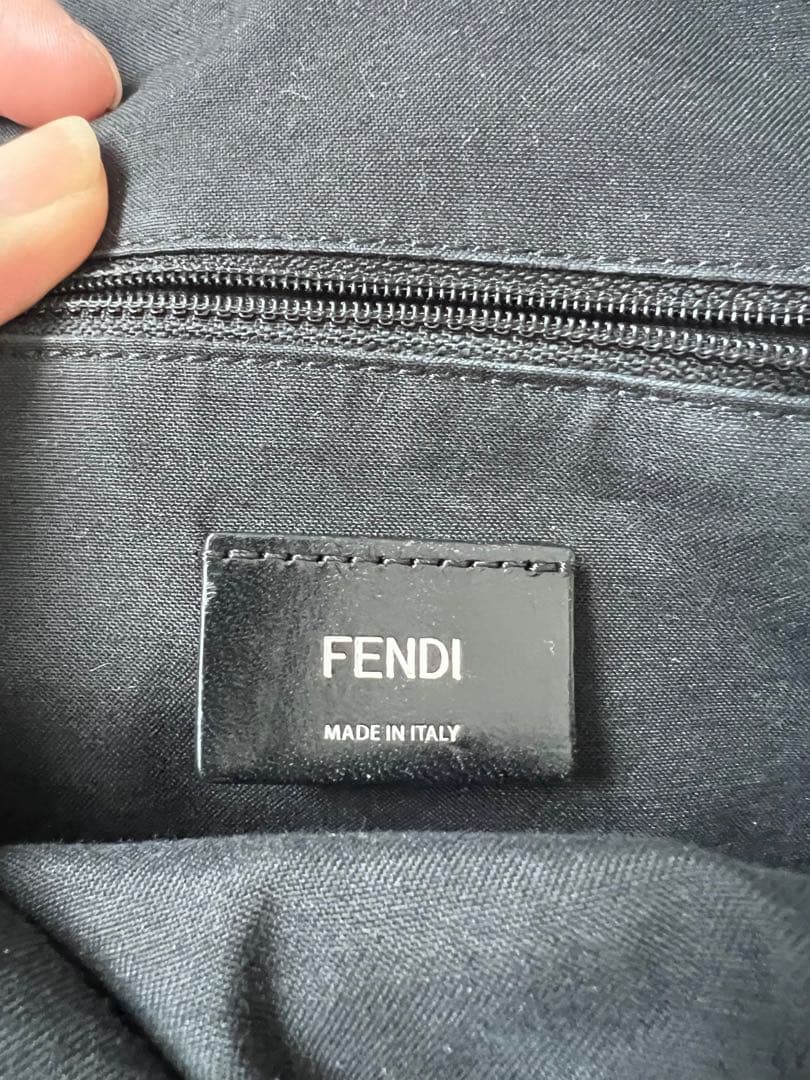FENDIズッカ カモフラージュボディーバックワンショルダー♡ナイロンブラック