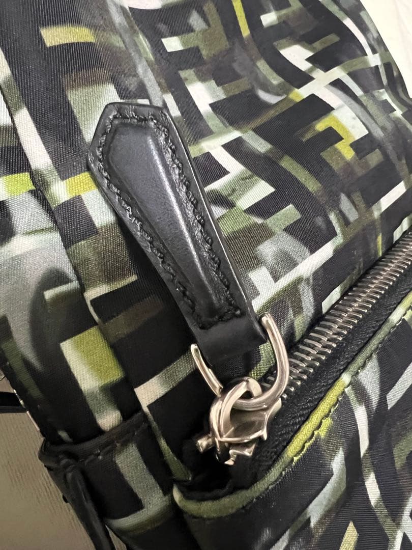 FENDIズッカ カモフラージュボディーバックワンショルダー♡ナイロンブラック