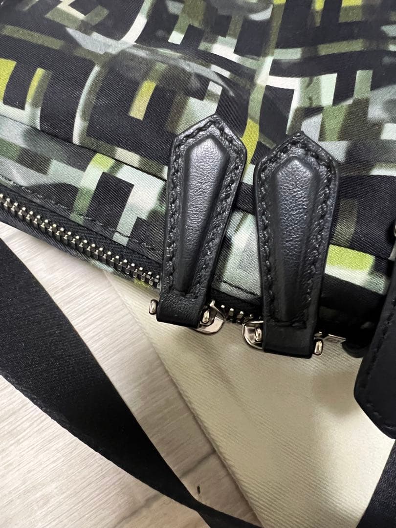 FENDIズッカ カモフラージュボディーバックワンショルダー♡ナイロンブラック