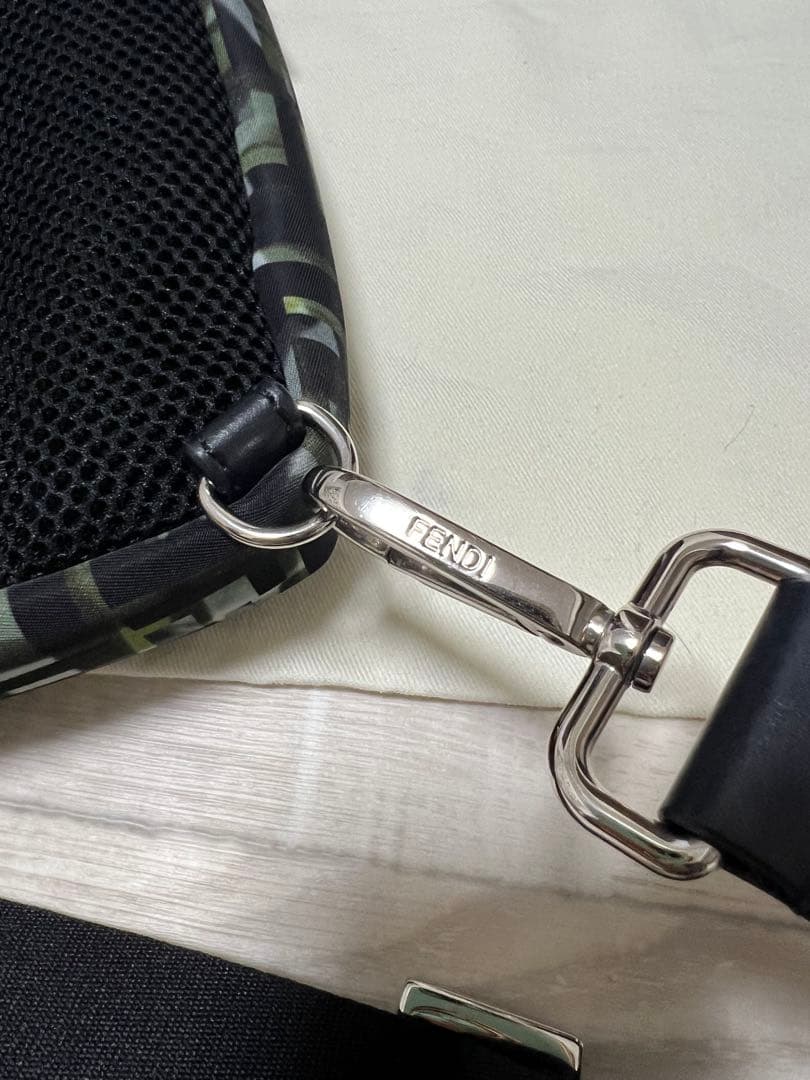 FENDIズッカ カモフラージュボディーバックワンショルダー♡ナイロンブラック