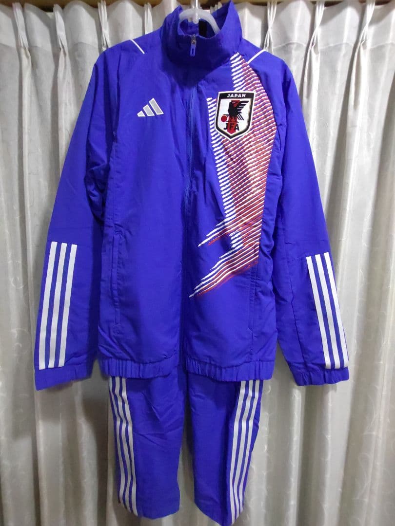 74】新品タグ付き！日本代表 ピステ ウィンドブレーカー