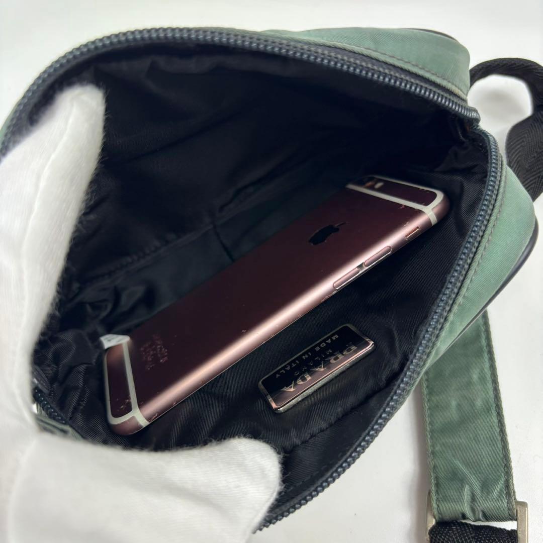 希少✨PRADA ウエストポーチ　ボディーバッグ カーキ　ナイロン