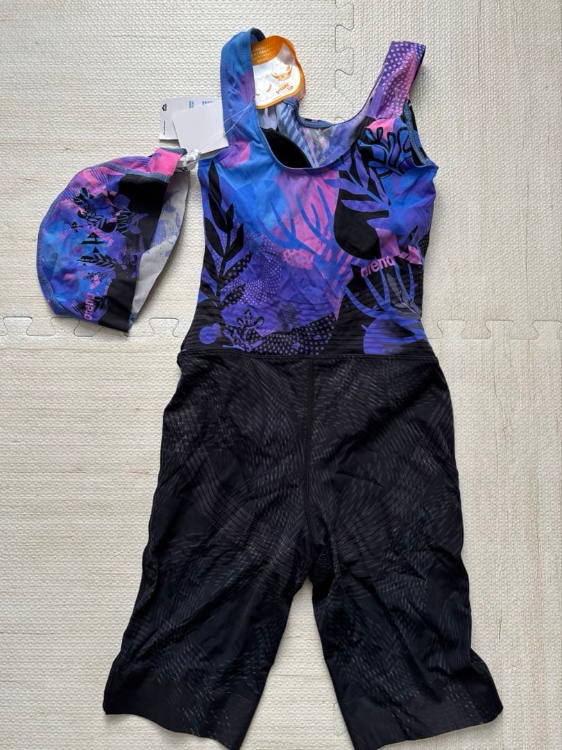 タグ付き arena 競泳用水着 スイムキャップ付き