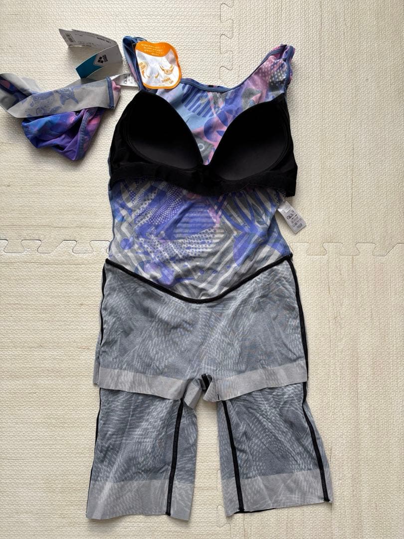 タグ付き arena 競泳用水着 スイムキャップ付き