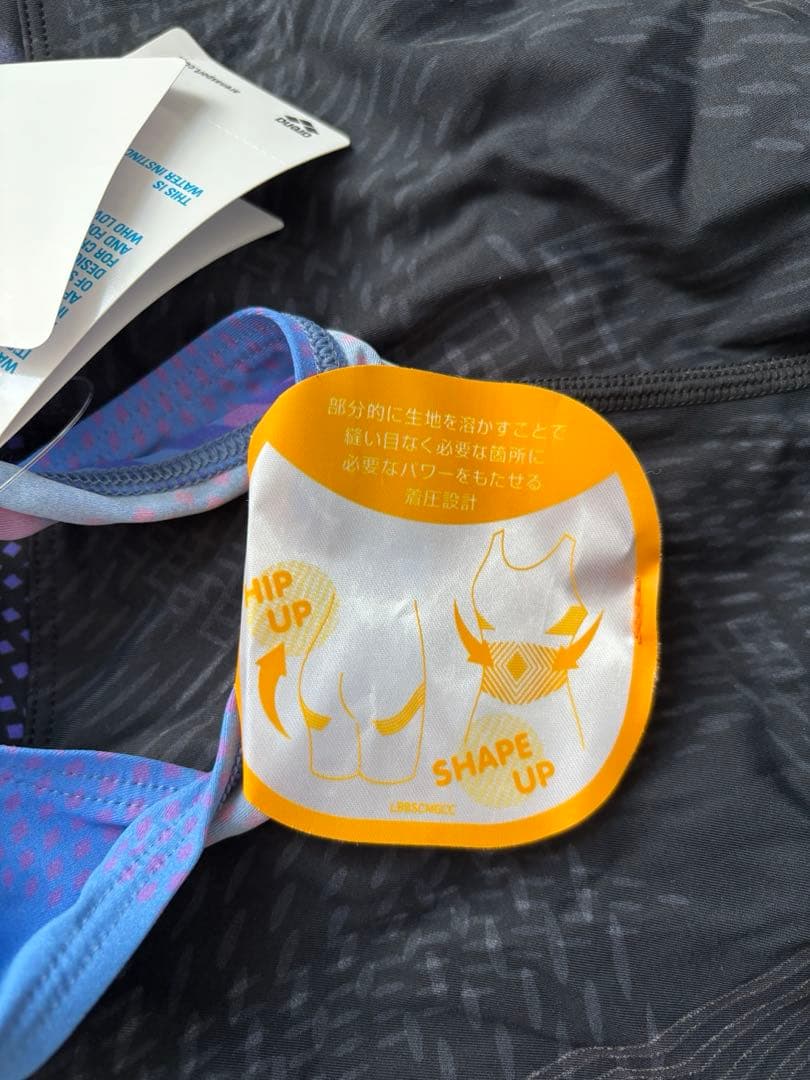 タグ付き arena 競泳用水着 スイムキャップ付き