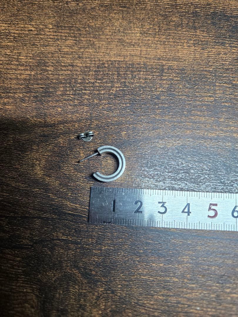 Louis Vuitton　ルイ・ヴィトン　ピアス　LV・テーラー　片耳