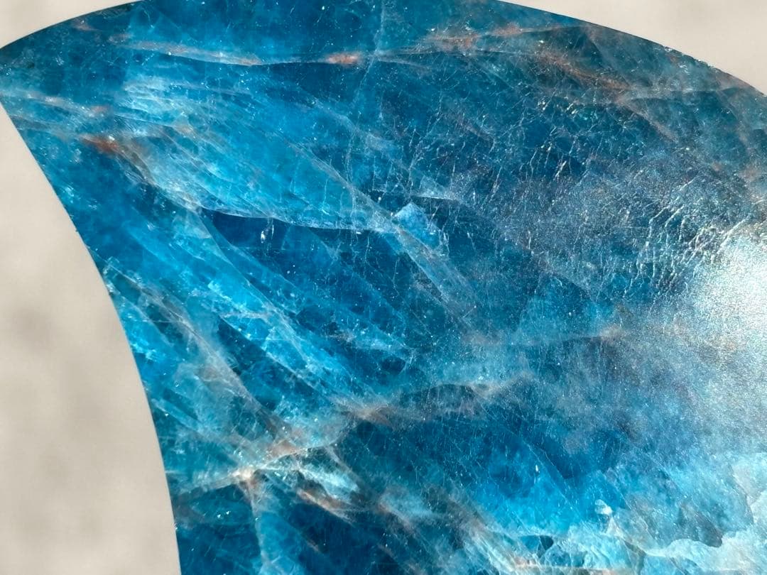 《ブルーアパタイト 三日月＊濃淡ブルー×ピンク共生＊シラー輝く月》