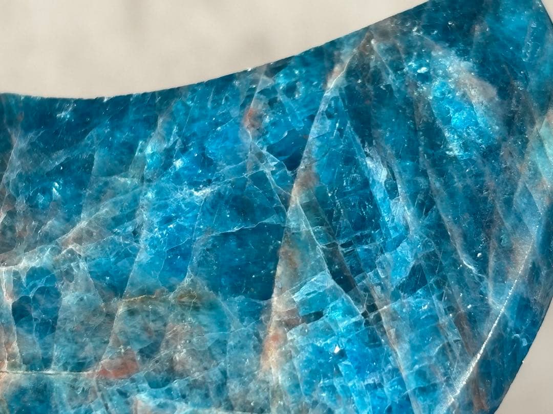 《ブルーアパタイト 三日月＊濃淡ブルー×ピンク共生＊シラー輝く月》