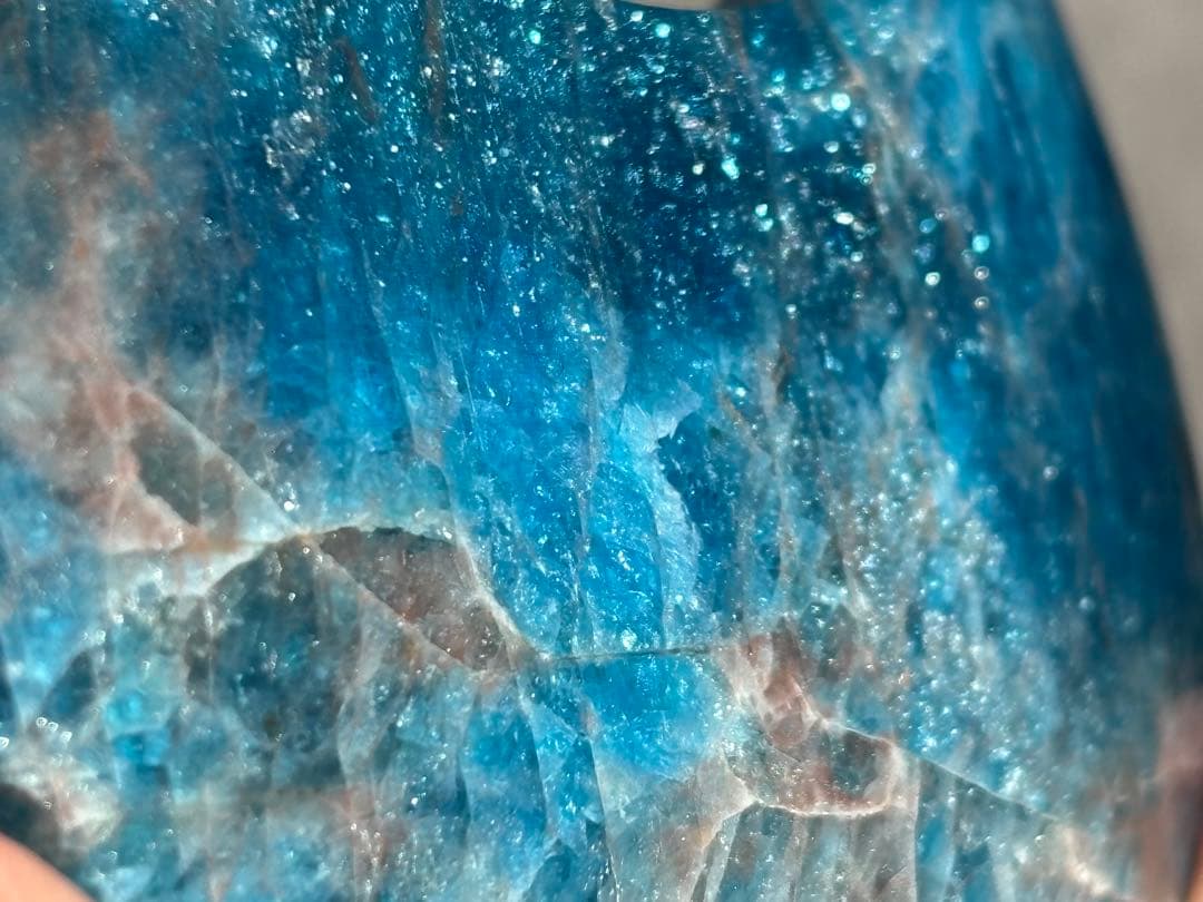 《ブルーアパタイト 三日月＊濃淡ブルー×ピンク共生＊シラー輝く月》