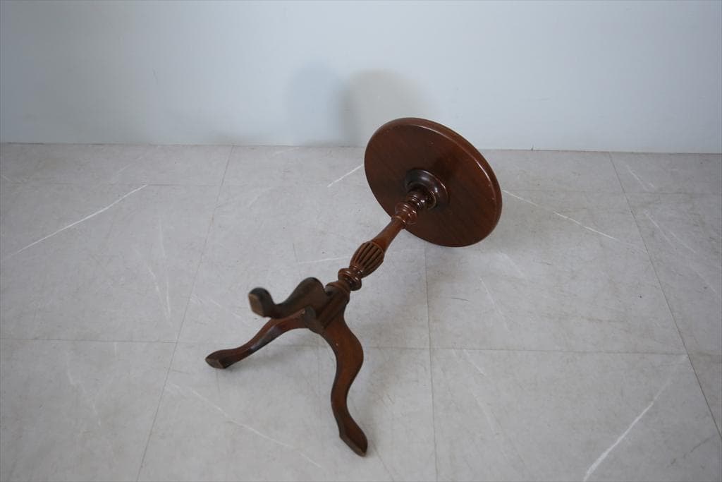 英国アンティーク木製ワインテーブル/サイドテーブル/丸机/飾り棚(91-7)