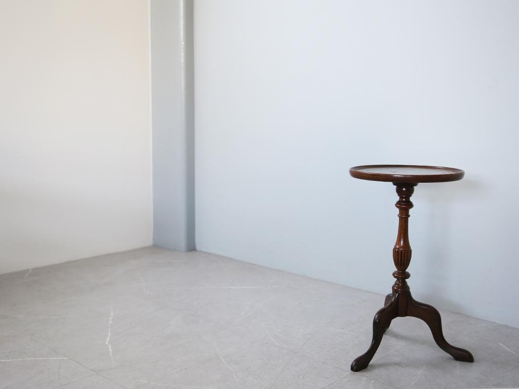 英国アンティーク木製ワインテーブル/サイドテーブル/丸机/飾り棚(91-7)