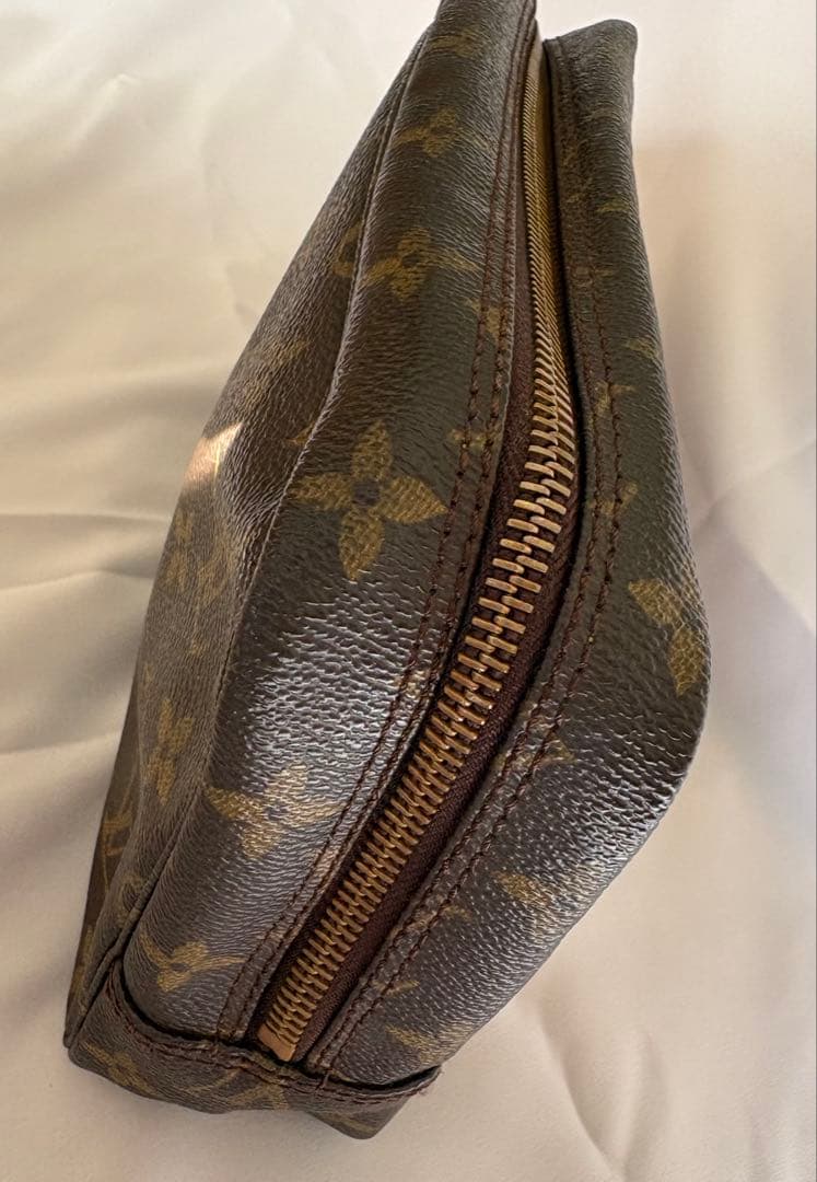 【外側極美品】ルイヴィトン モノグラム トゥルース・トワレット28 ポーチ