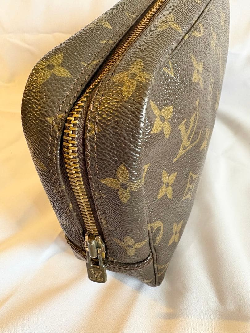 【外側極美品】ルイヴィトン モノグラム トゥルース・トワレット28 ポーチ