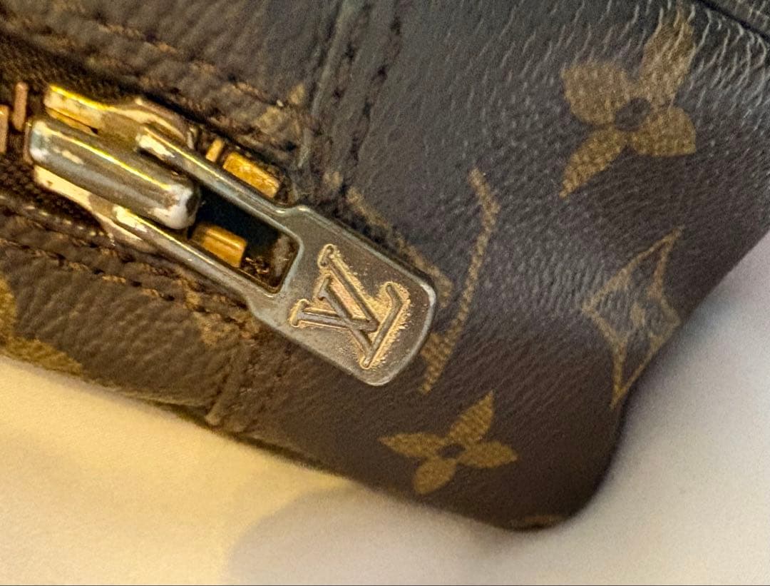 【外側極美品】ルイヴィトン モノグラム トゥルース・トワレット28 ポーチ