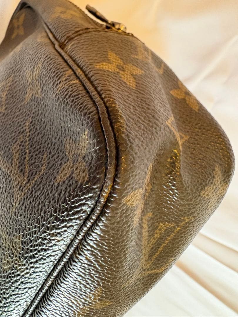 【外側極美品】ルイヴィトン モノグラム トゥルース・トワレット28 ポーチ