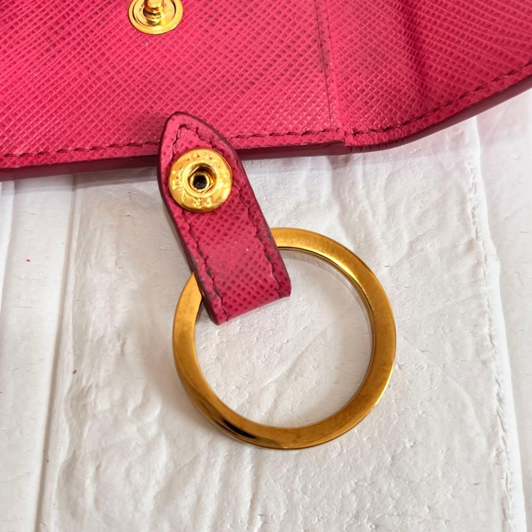 美品✨PRADA シャイン　キーケース　4連　ローズピンク　キーリング