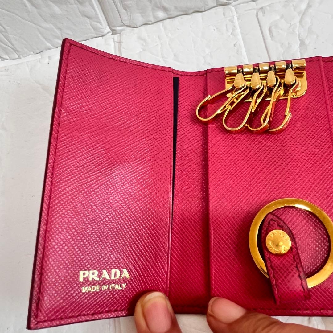 美品✨PRADA シャイン　キーケース　4連　ローズピンク　キーリング
