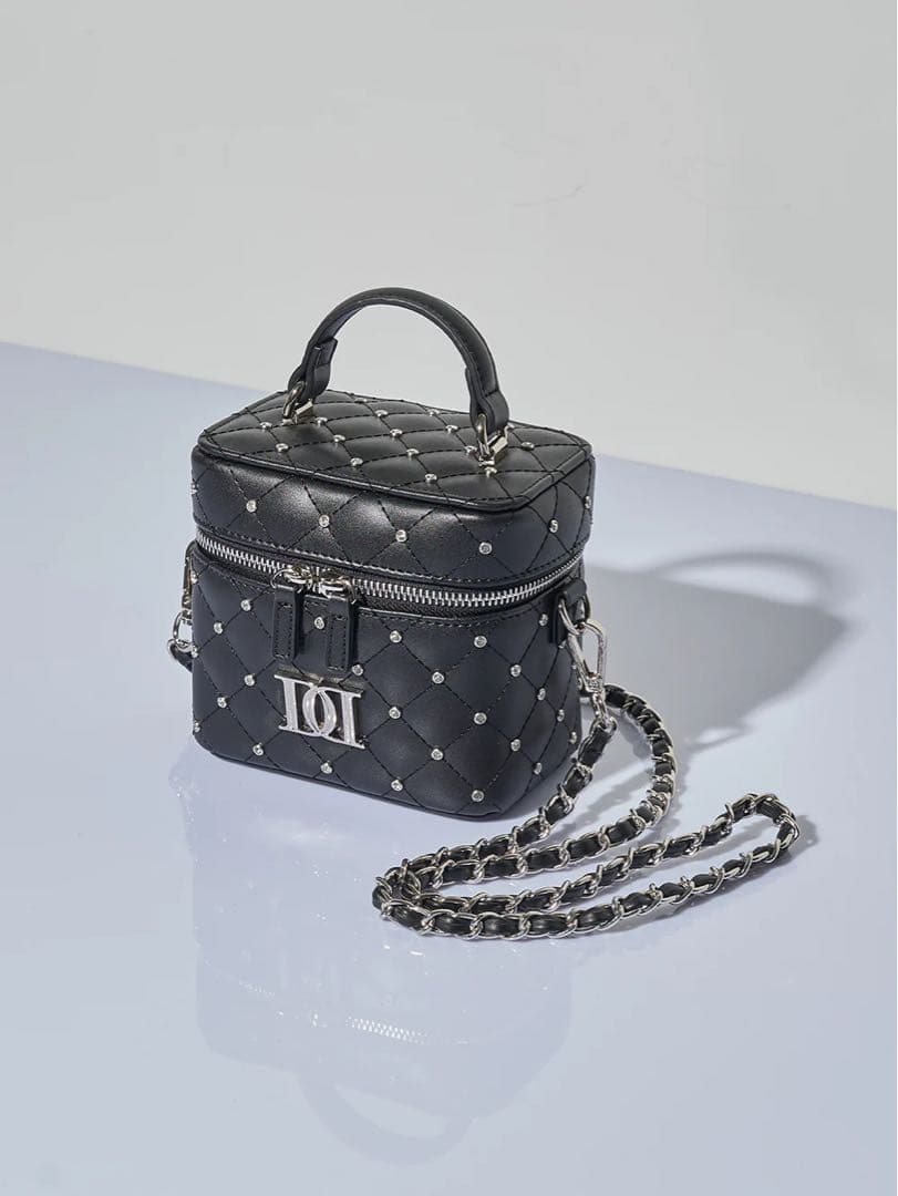 キルティングビジュースクエアミニバッグ - メルカリ