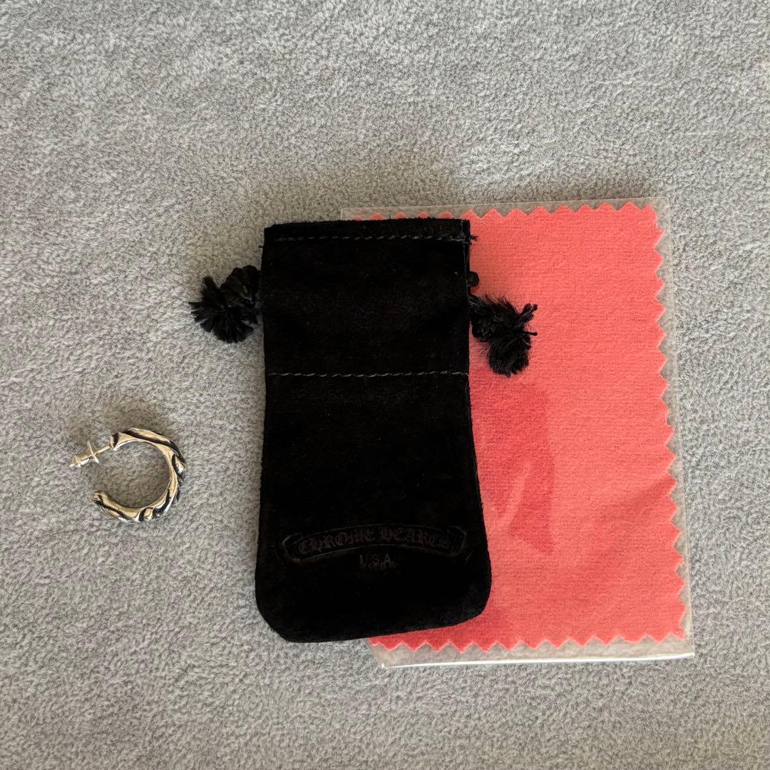 クロムハーツ スクロールフープピアス (片耳用)