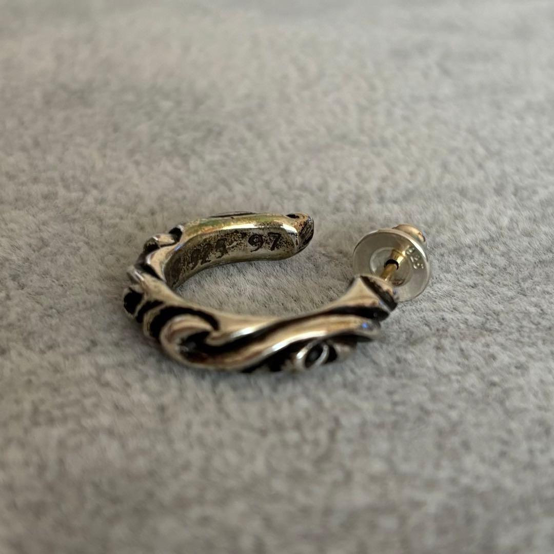 クロムハーツ スクロールフープピアス (片耳用)