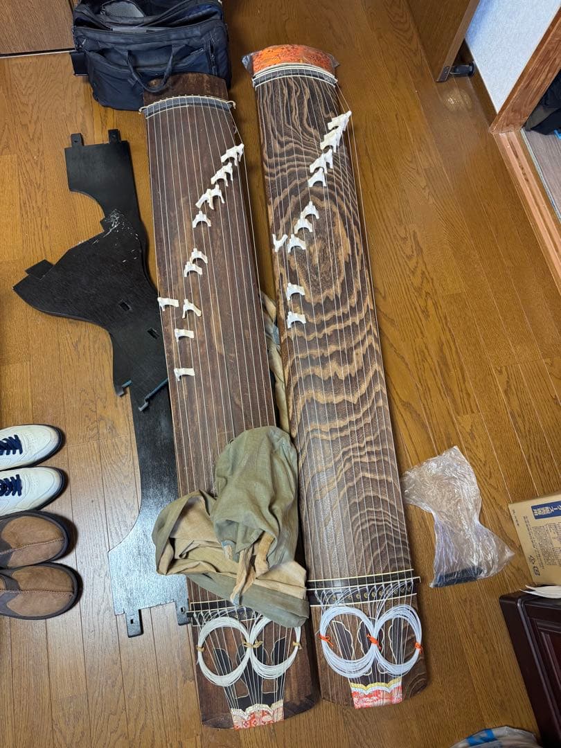 引き取り限定☆琴2点☆名古屋市守山区☆木製琴 13弦 伝統的デザイン