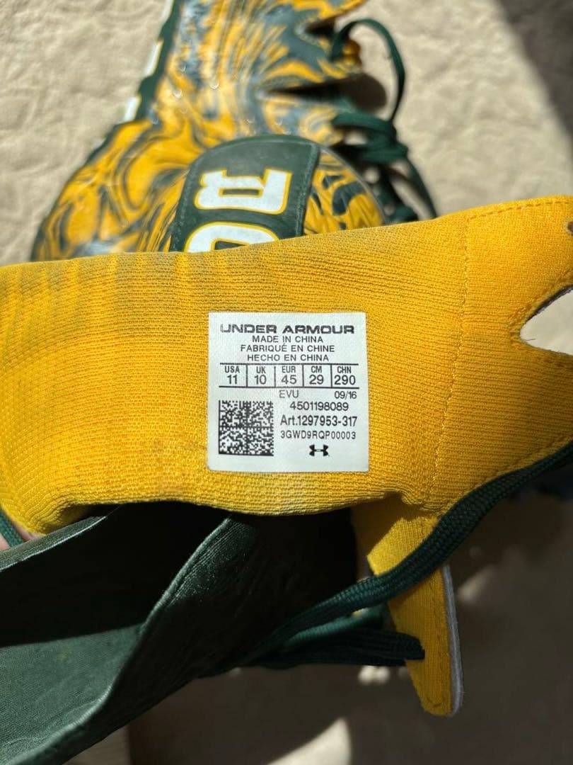 ⭐️数回使用美品⭐️アンダーアーマー　ハイライト　スパイク 29.0cm