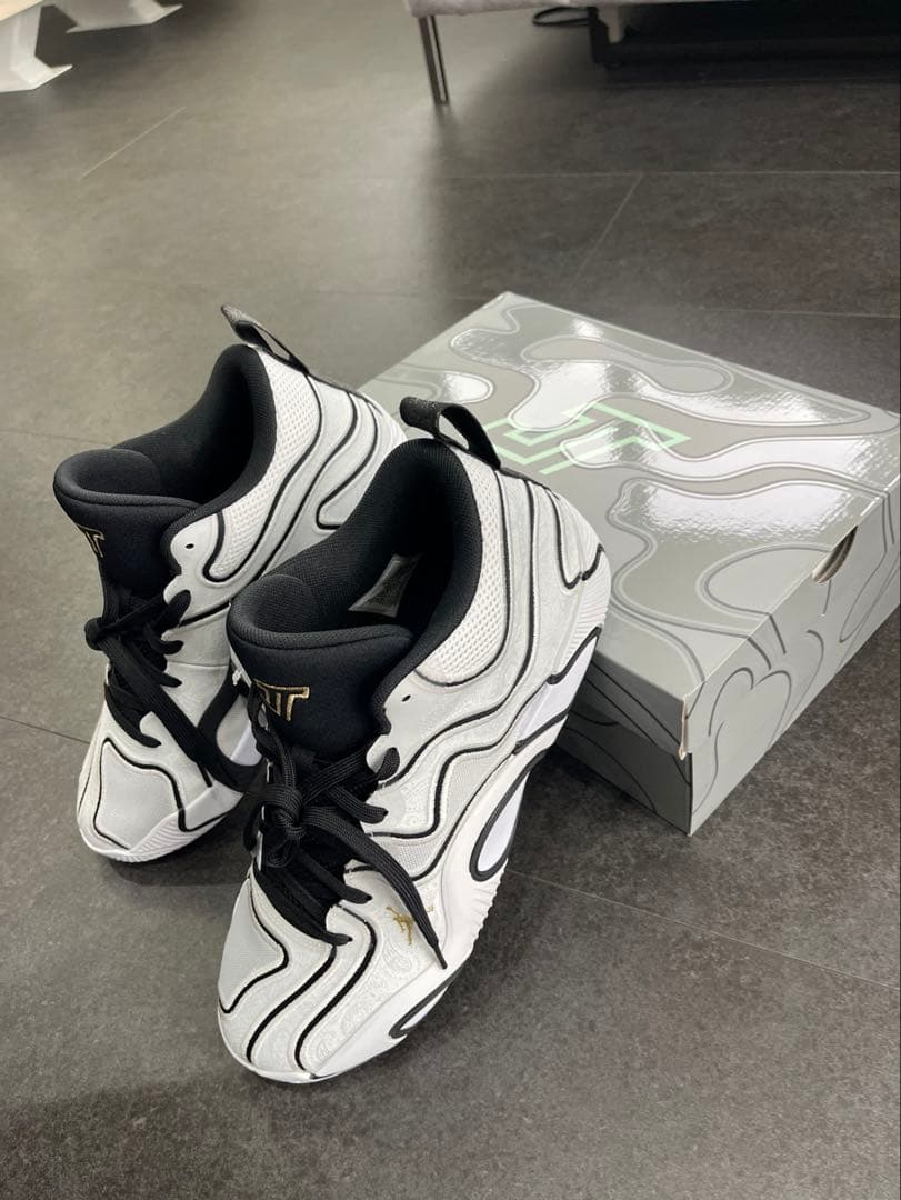 テイタム　3 PF Tunnel Walk