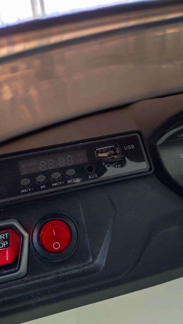 URUS ホワイト 電動乗用車 オープンカー　ランボルギーニ