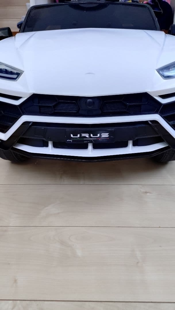 URUS ホワイト 電動乗用車 オープンカー　ランボルギーニ