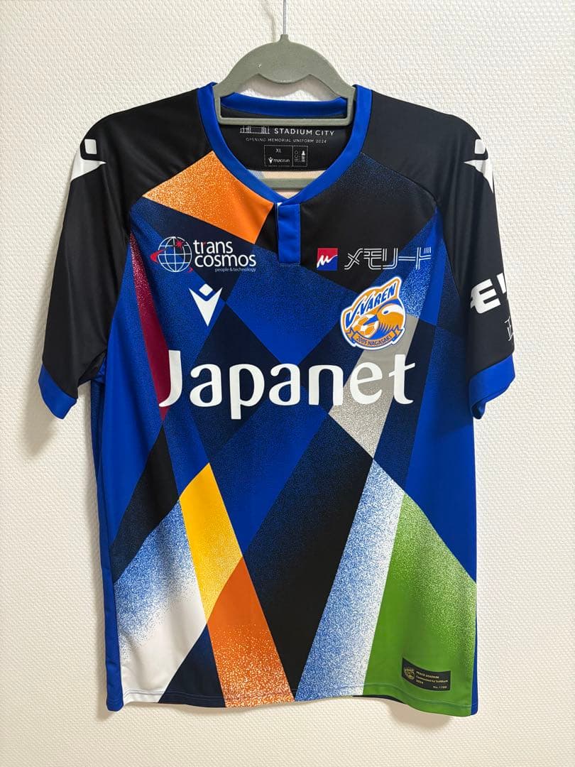 Vファーレン長崎　ユニフォーム 新商品のご紹介】 2018シーズン、V・ファーレン長崎のユニフォームです